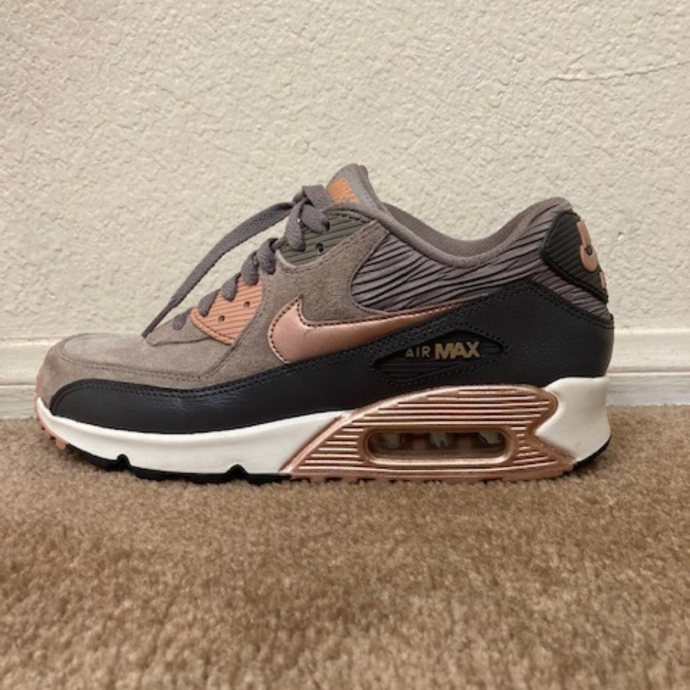 Nike Air Max 90 Suede/ Leather Women Shoe